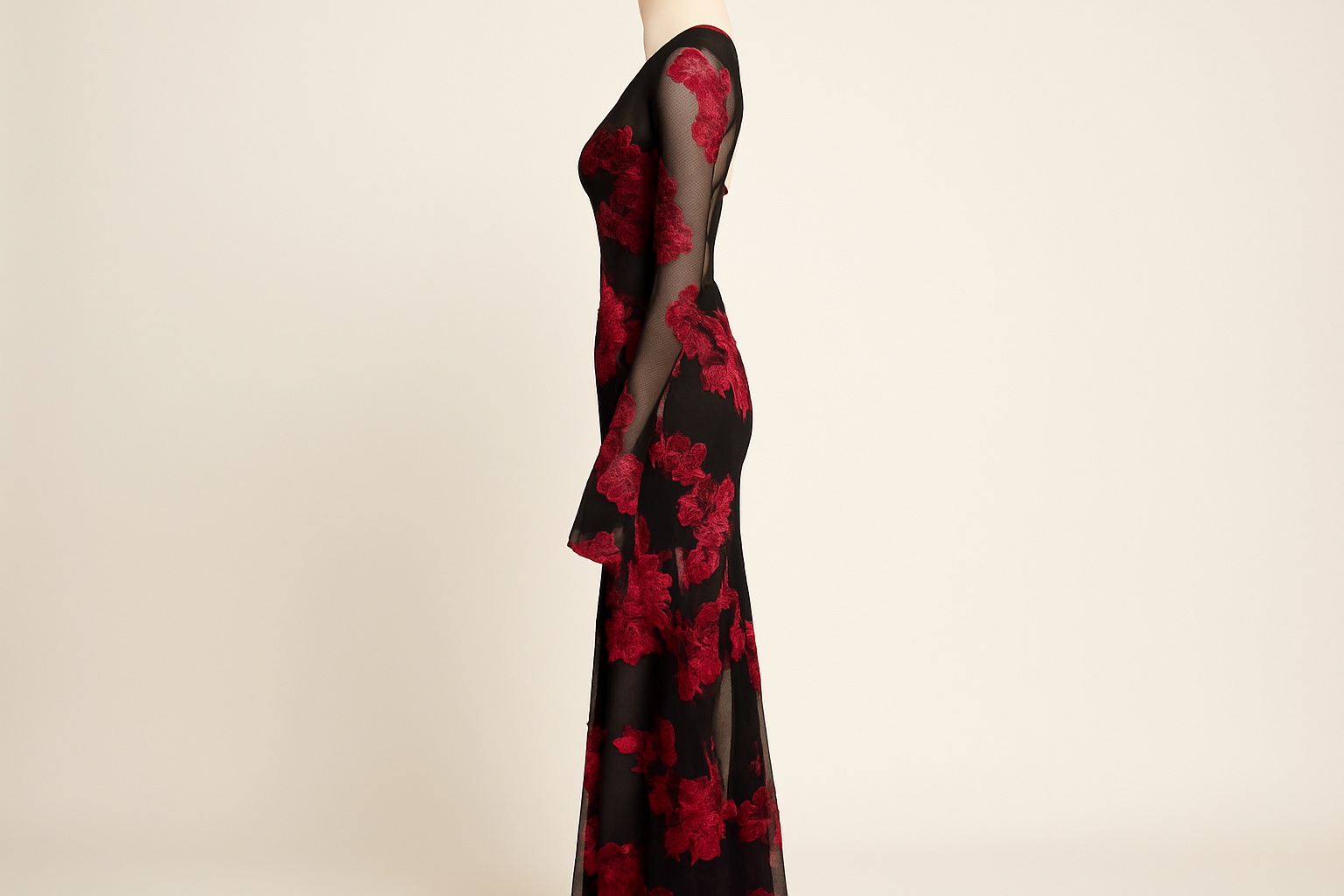 תמונה צדדית של השמלה