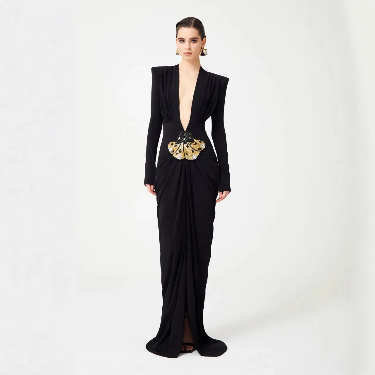 סדרת ROTEM – שמלת שחור עמוק עם מחשוף וי