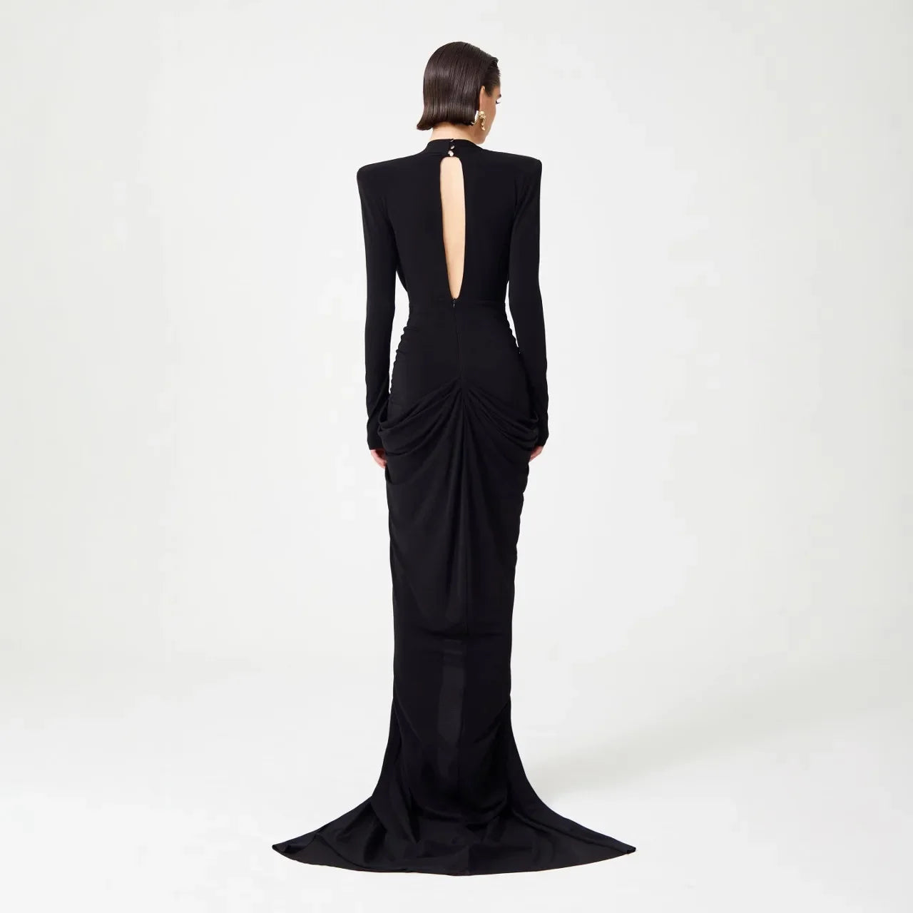 סדרת ROTEM – שמלת שחור עמוק עם מחשוף וי